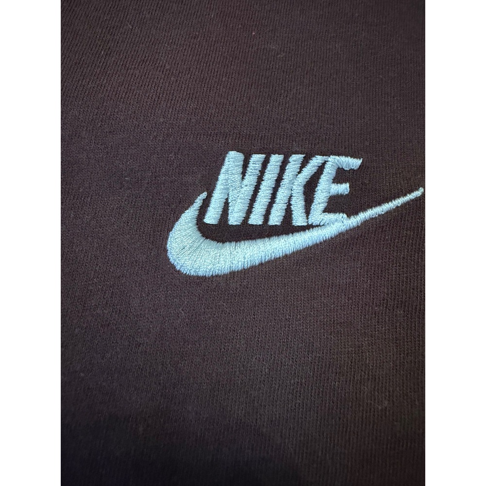 Nike Sportswear Mens Burgundy Maroon T-Shirt Blue Embroidered Logo Size M